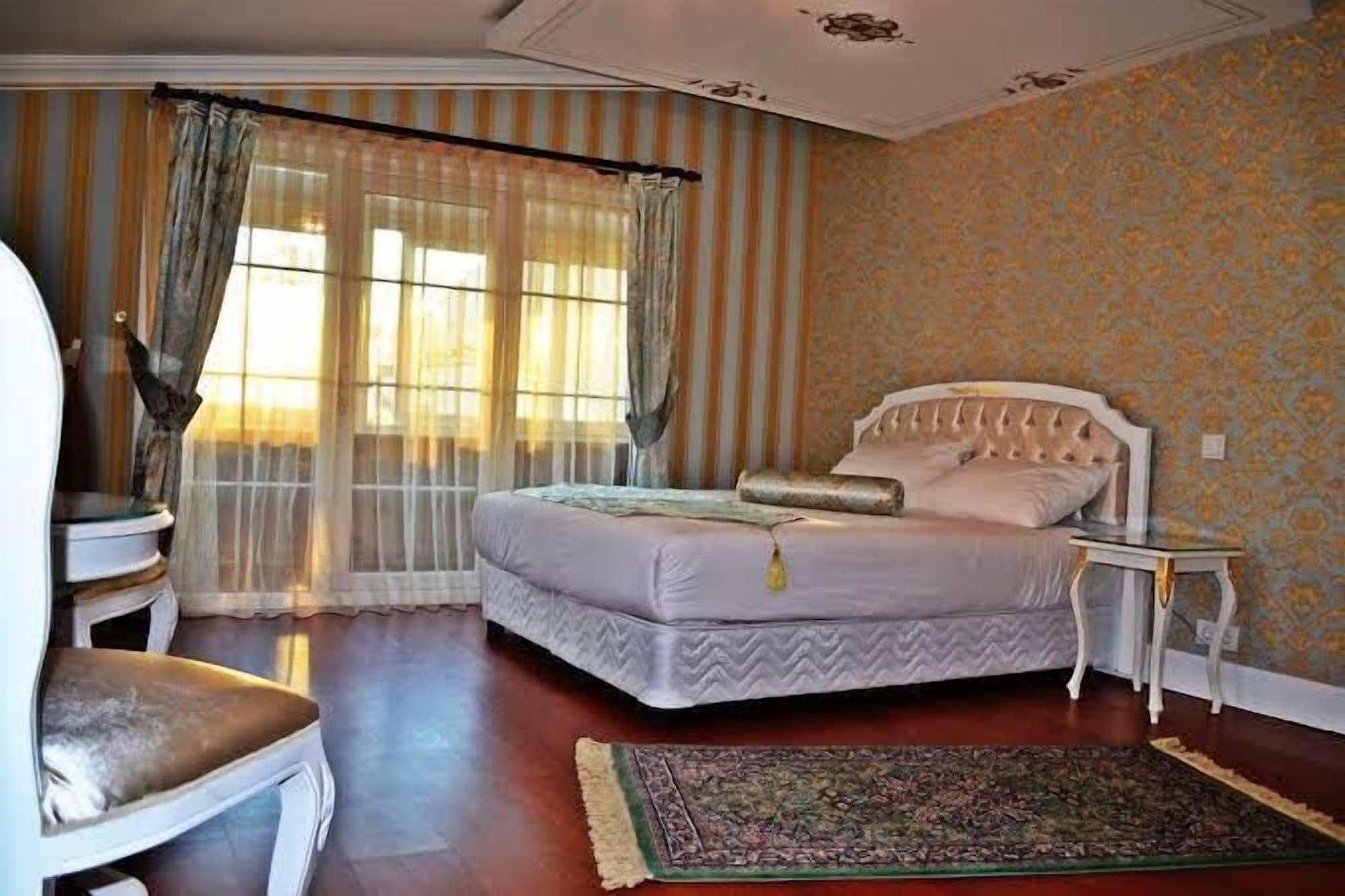Alyon Hotel Taksim Istanboel Buitenkant foto