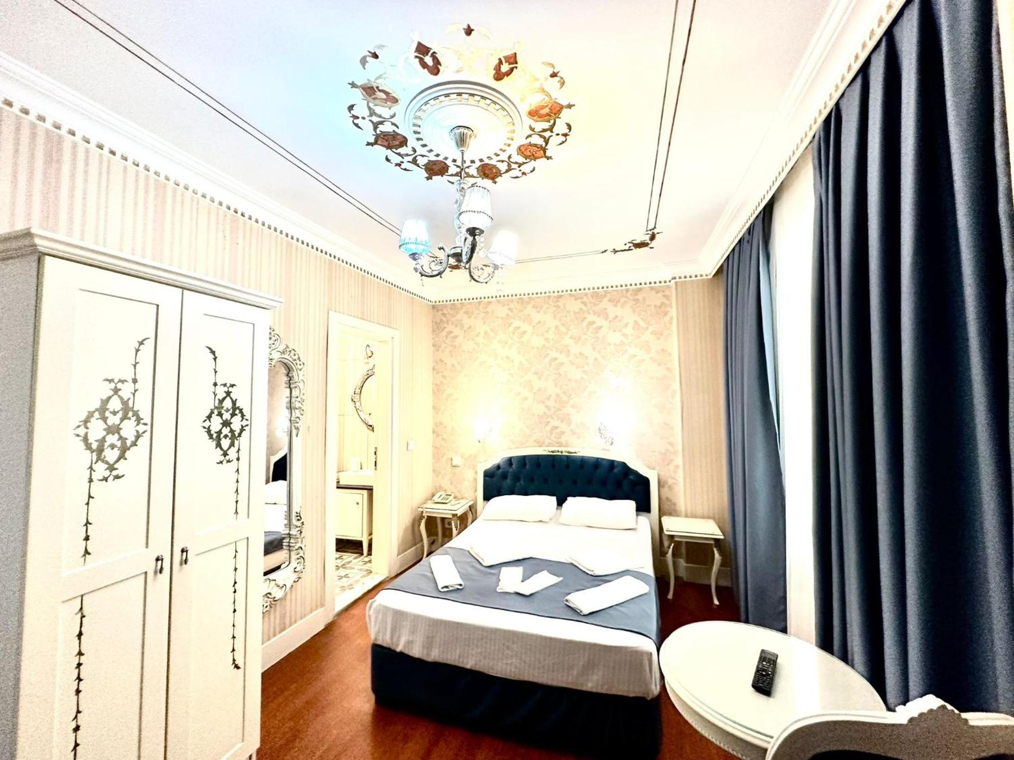 Alyon Hotel Taksim Istanboel Buitenkant foto