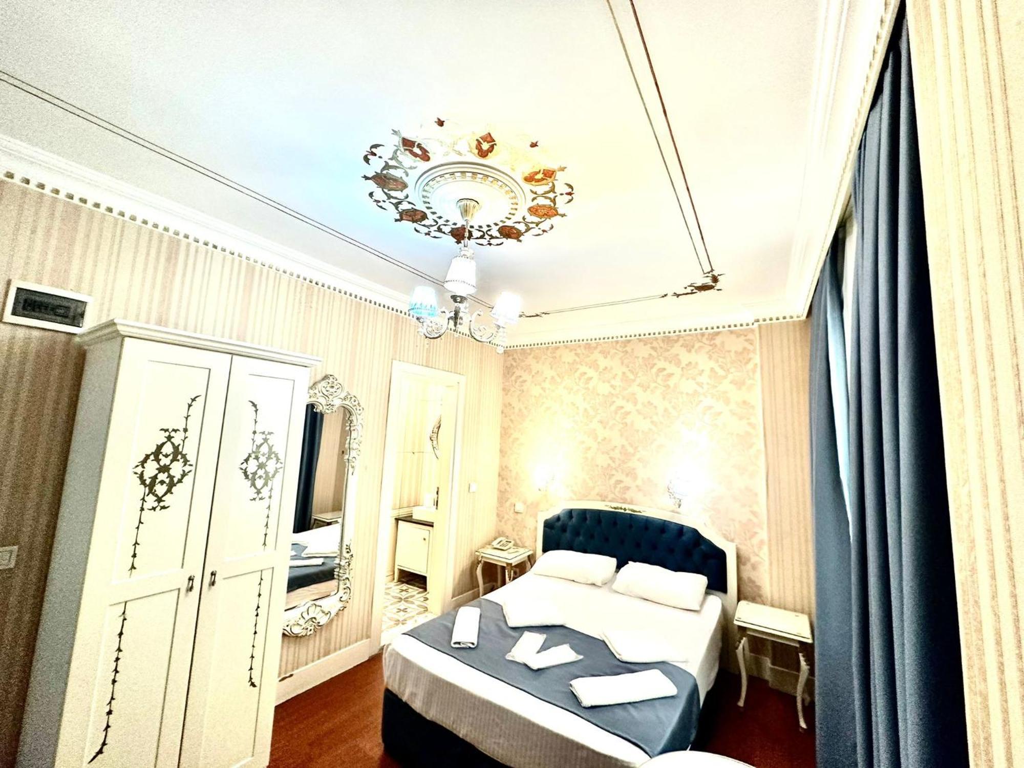 Alyon Hotel Taksim Istanboel Buitenkant foto