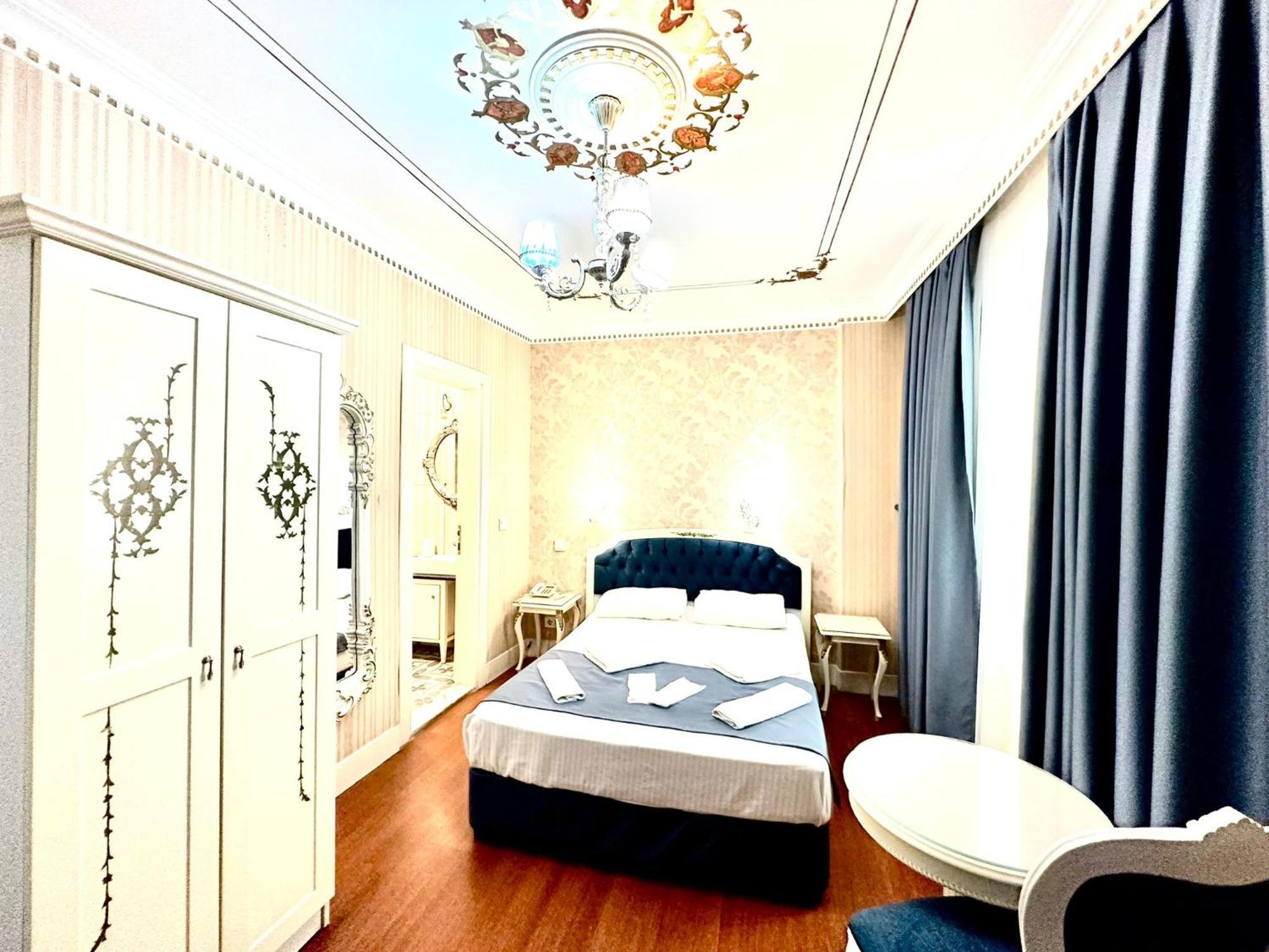 Alyon Hotel Taksim Istanboel Buitenkant foto