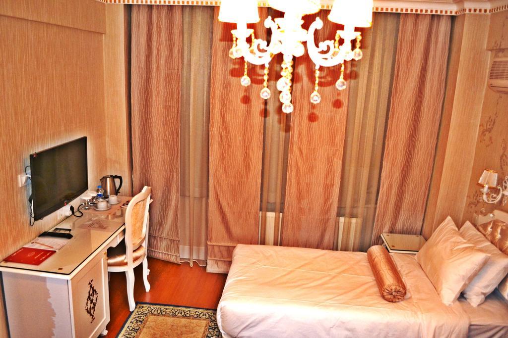 Alyon Hotel Taksim Istanboel Buitenkant foto