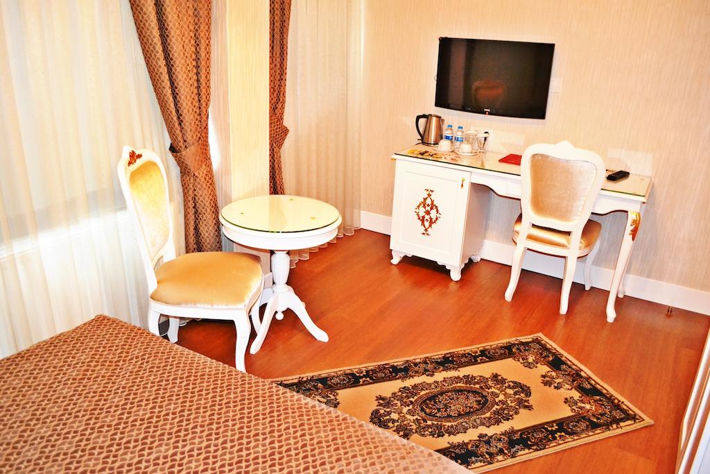 Alyon Hotel Taksim Istanboel Buitenkant foto