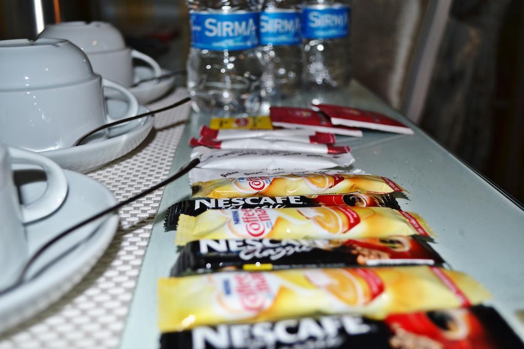Alyon Hotel Taksim Istanboel Buitenkant foto