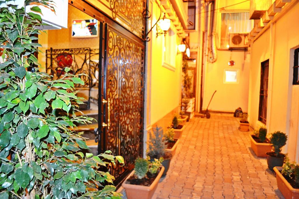 Alyon Hotel Taksim Istanboel Buitenkant foto