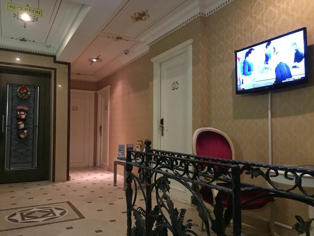 Alyon Hotel Taksim Istanboel Buitenkant foto