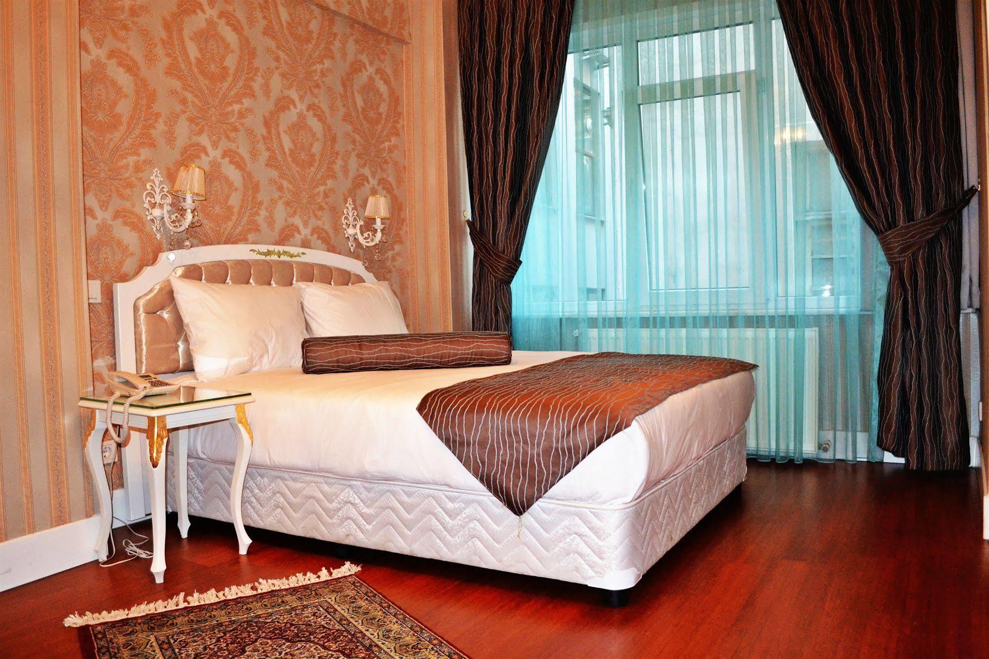 Alyon Hotel Taksim Istanboel Buitenkant foto
